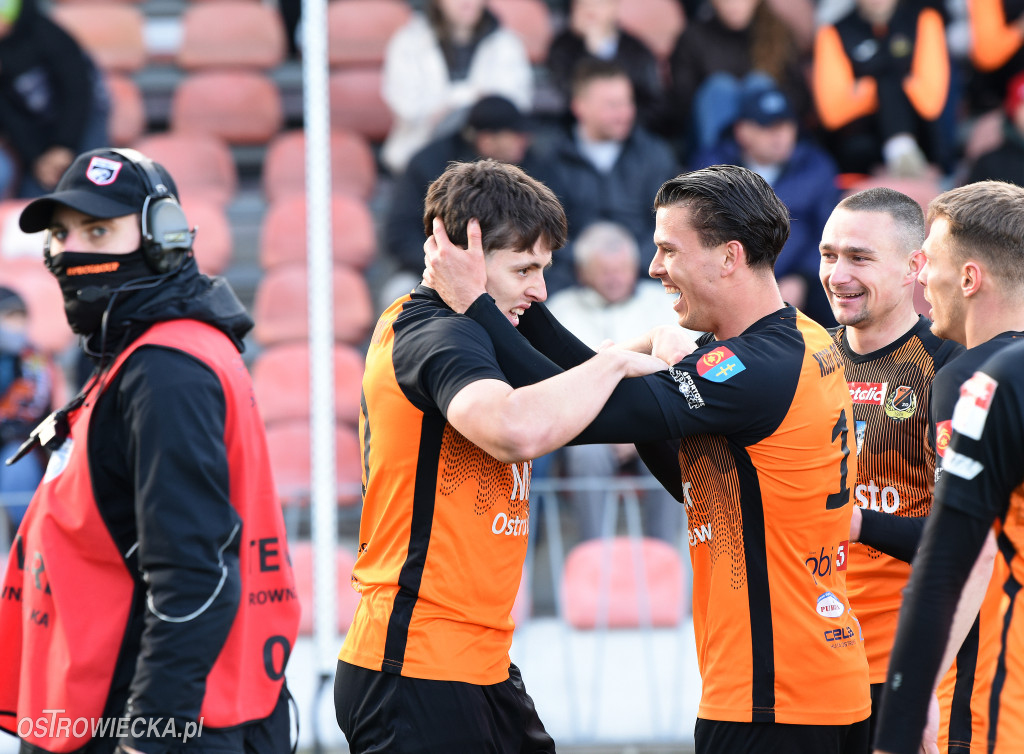 Bolesny remis w Ostrowcu