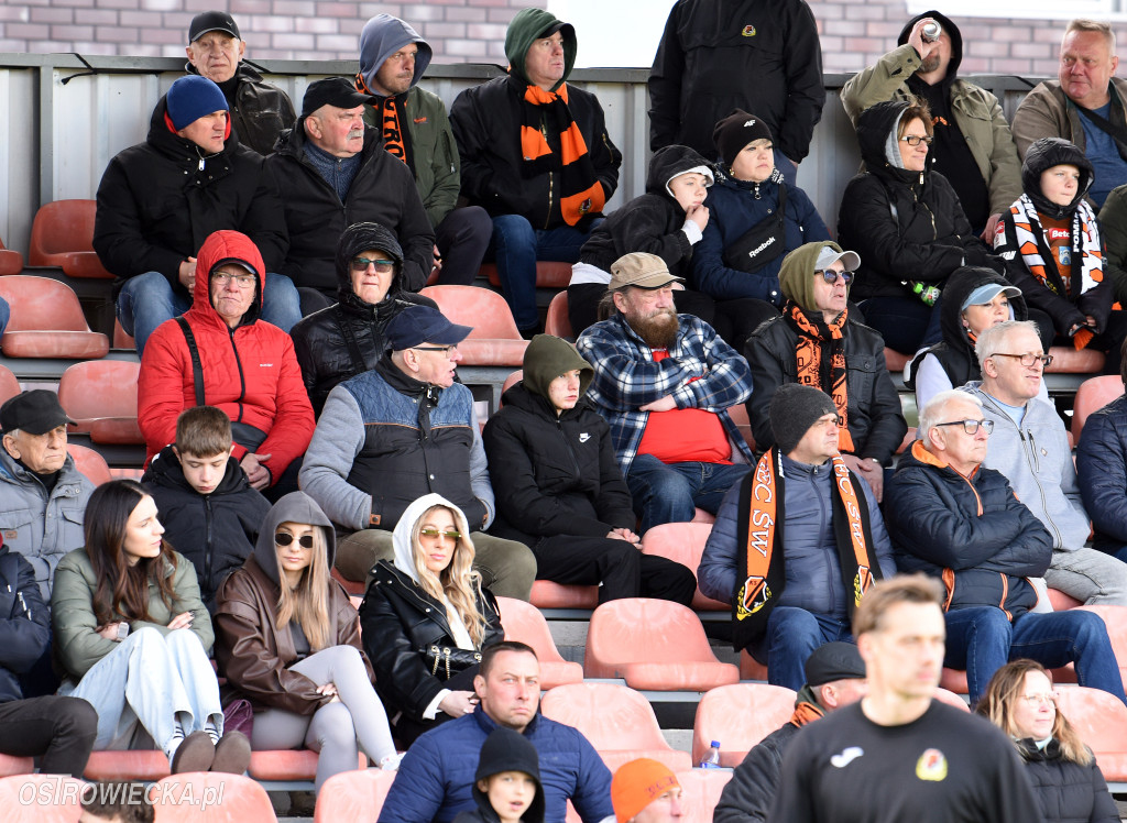 Bolesny remis w Ostrowcu