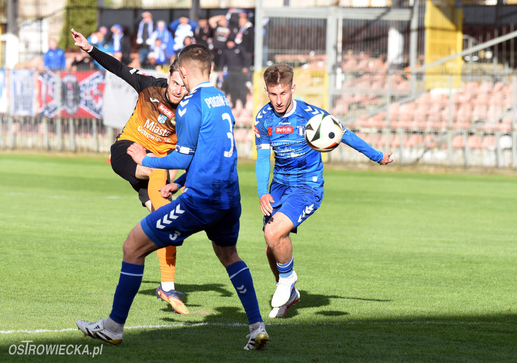 Bolesny remis w Ostrowcu