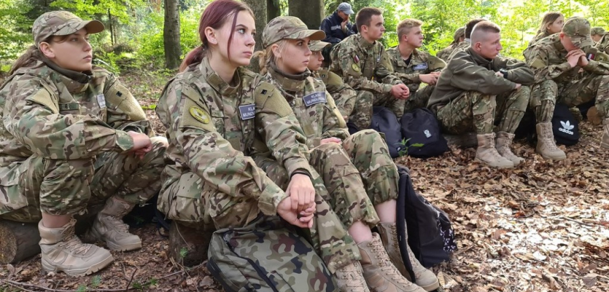 ,,Jodła 2020'. Uczniowie mundurówki z Opatowa szkolą się jak żołnierze (zdjęcia)