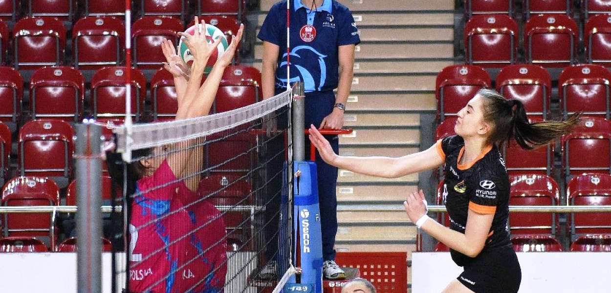 II liga siatkówki kobiet. KSZO SMS Ostrowiec Świętokrzyski - Pogoń Proszowice 3:0