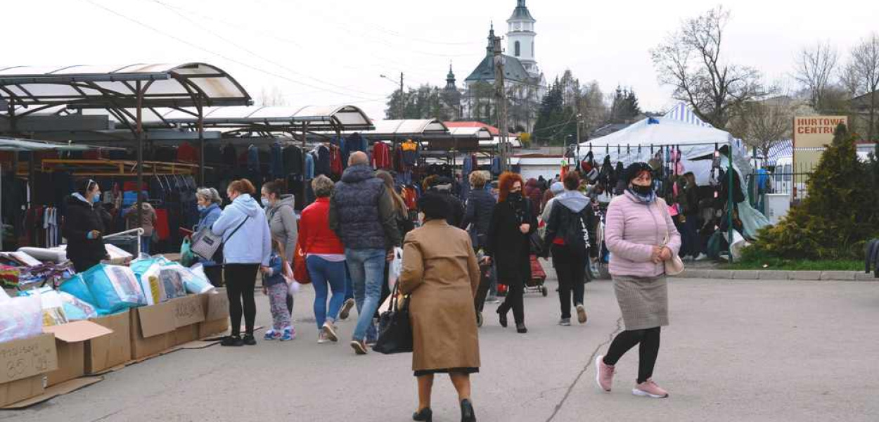 Targowisko Miejskie przyciąga ostrowczan (zdjęcia, wideo)
