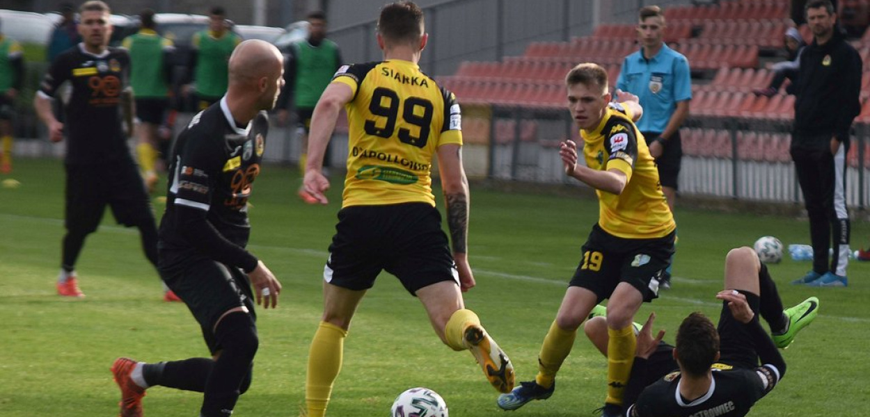 III liga piłkarska. Grupa IV. *KP KSZO 1929 Ostrowiec Świętokrzyski - Siarka Tarno