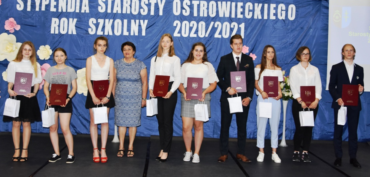 Stypendia starosty ostrowieckiego rozdane! (zdjęcia)