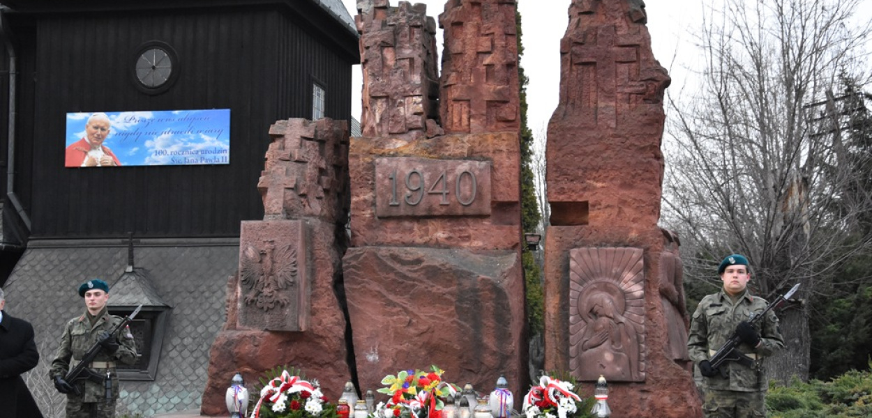 Uczcili pamięć ofiar Katynia (zdjęcia)