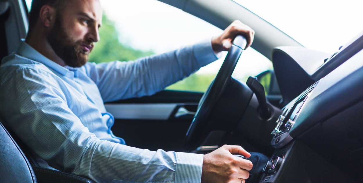 Czy polisa OC musi być w twoim aucie? Sprawdź, co mówi prawo