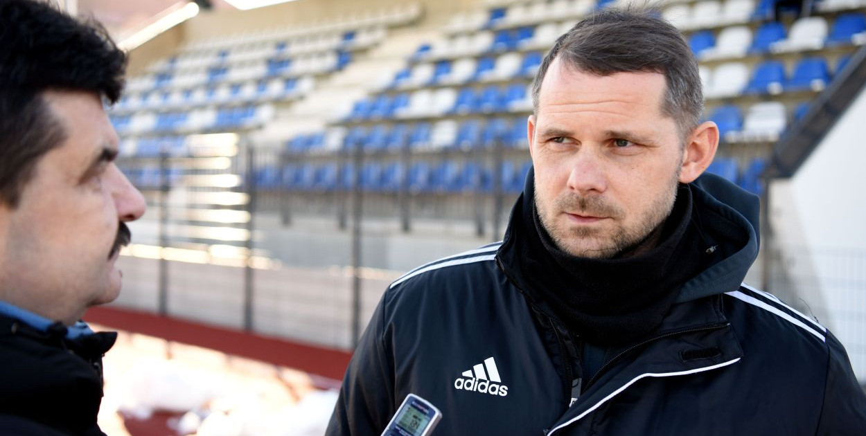 Trener Radosław Jacek o budowaniu formy i ruchach kadrowych