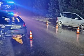 Kierujący mercedesem najechał na tył jadącego przed nim peugeota-157204