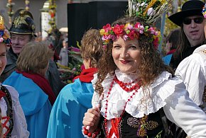 Dlaczego kiedyś panna chciała być oblana? Tak wyglądał prawdziwy dyngus-157946