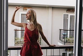 Na balkonie nie wszystko wolno. Te błędy mogą sporo kosztować-158123