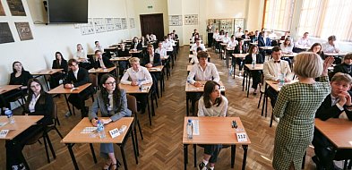 Zakończył się egzamin maturalny z j. polskiego; CKE będzie badać sprawę wycieku-158215