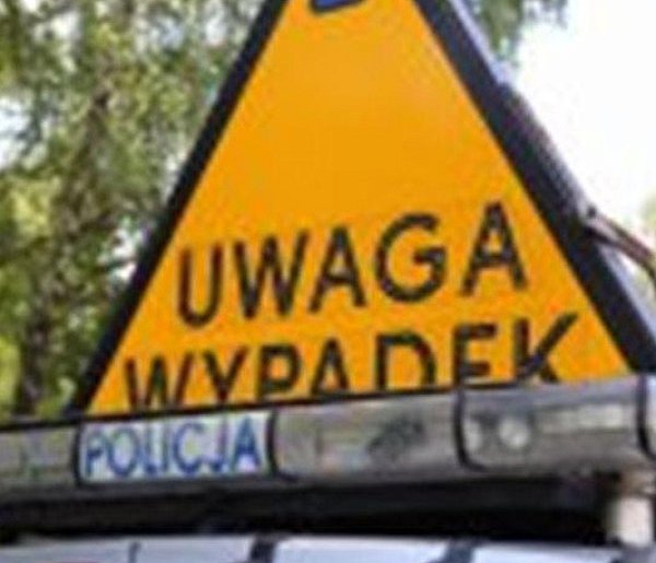 Jedna osoba trafiła do szpitala po zderzeniu dwóch aut-158291