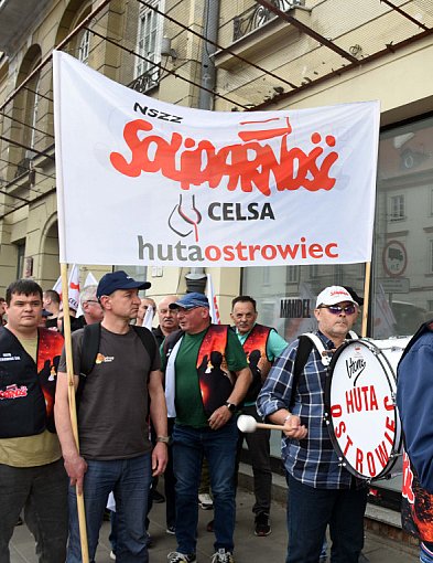 Hutnicza manifestacja w stolicy! Duża reprezentacja z Ostrowca (foto)-158478