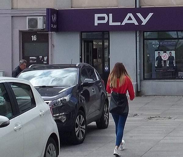 Play na celowniku UOKiK. Chodzi o pieniądze ściągane z kont klientów-159114
