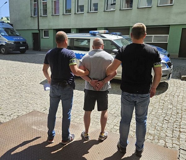Tymczasowy areszt dla drugiego sprawcy napadu na sklep jubilera-159245