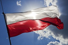 Flaga i hymn na nowo? Rząd chce korekty przepisów dot. symboli narodowych-159471
