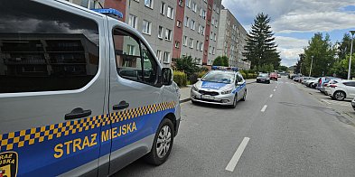 Kobieta wypadła z okna na drugim piętrze-159729