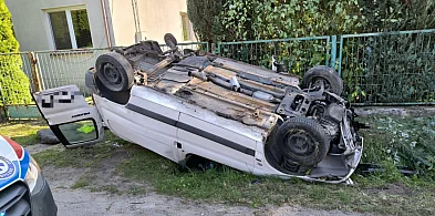 Peugeot dachował w Ożarowie-159944