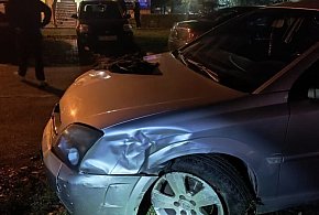 Policjant zatrzymał nietrzeźwą po kolizji parkingowej-161378