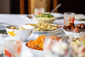 Polacy znów sięgną głębiej do kieszeni. Tyle wydają na świąteczne jedzenie-162292