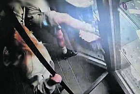 15-latek wybił szybę w automacie kwiatowym (wideo)