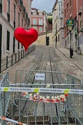 Fotorelacja z miejsca katastrofy kolejki w Lizbonie-6520