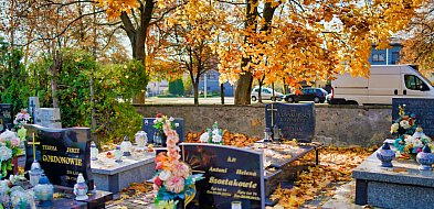 Jesienne porządki na grobach (Fotogaleria)-161235