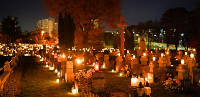 Cmentarz pełen światła w dniu Wszystkich Świętych (fotorelacja)-161411