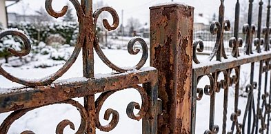 Trwała renowacja ogrodzenia. Dlaczego jakość podzespołów ma kluczowe znaczenie dla