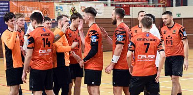 Piłkarze ręczni KSZO pokonują lidera