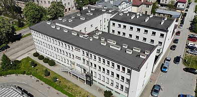 Napastnik z siekierą w sklepie i napad na jubilera