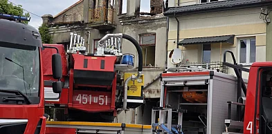 Groźny pożar kilku budynków na ulicy Sandomierskiej