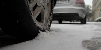 Śnieg i lód trzeba usunąć z karoserii przed jazdą-161774