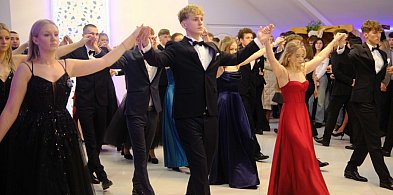 "Młodzi i szaleni" na studniówce w SMS-162832