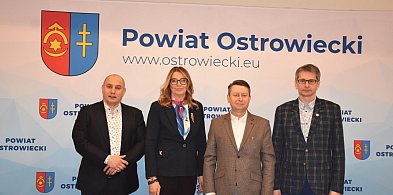 Powiat Ostrowiecki stawia na innowacje - jedyny w regionie wdraża AI