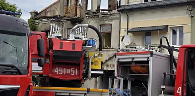 Groźny pożar kilku budynków na ulicy Sandomierskiej