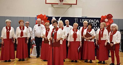 Seniorzy z Klubu „OKAS” dla Niepodległej-161594