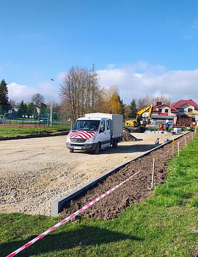 Nowy parking przy waśniowskich błoniach