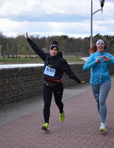 Biegali z „Niebieskim Jeżykiem”