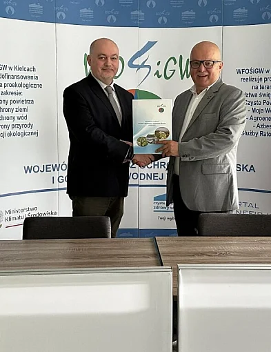 Gmina Bodzechów sukcesywnie odbiera azbest od swoich mieszkańców