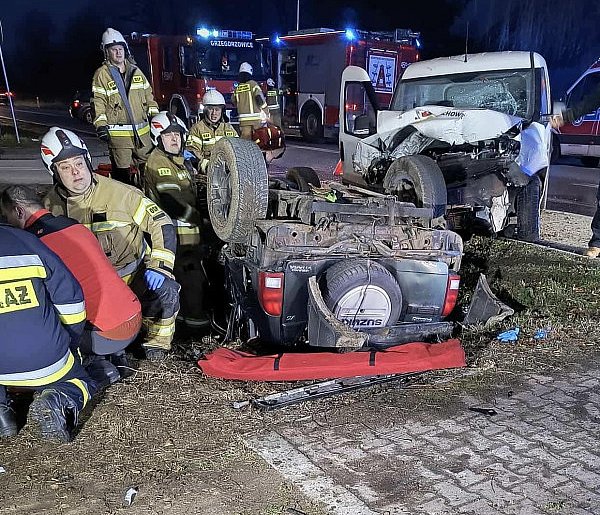 Po wypadku trzy osoby trafiły do szpitala-162099