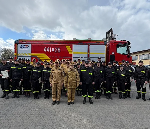 Ukończyli podstawowe szkolenie strażackie
