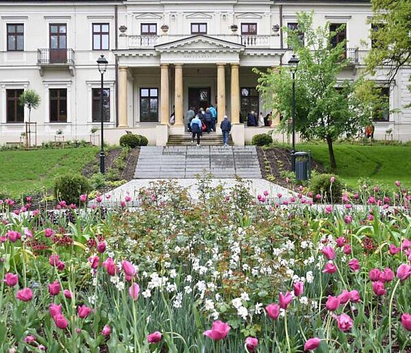 Noc muzeów – magia ogrodów Pałacu Wielopolskich (fotorelacja)