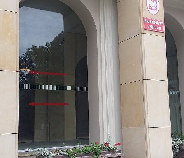 Pilot oślepiony wiązką lasera