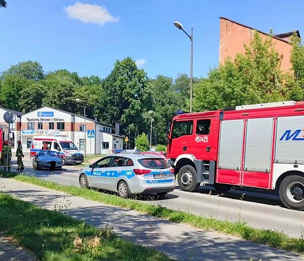 Dwie osoby jadące mazdą poszkodowane