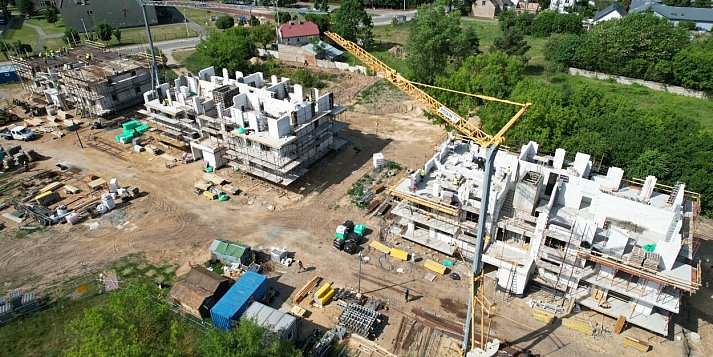 Budowa mieszkań komunalnych przy Hubalczyków przyspiesza (wideo)