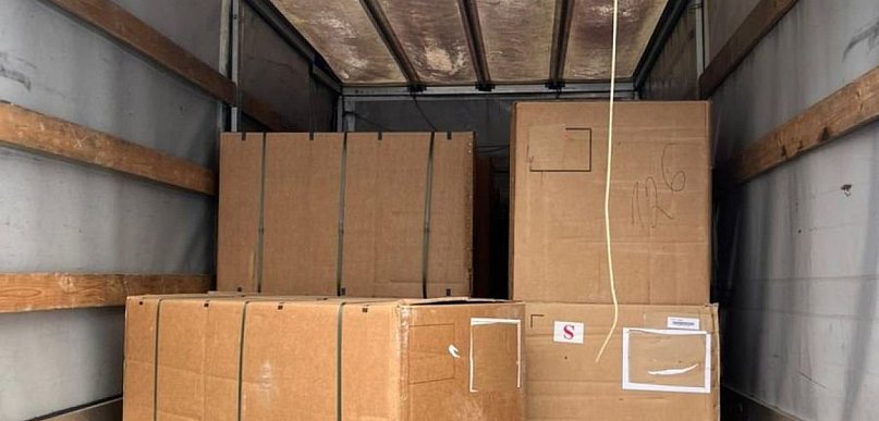 Ponad dwie tony nielegalnego tytoniu w dostawczaku