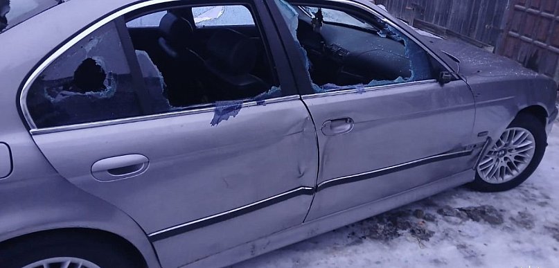 Uszkodzili BMW o piątej rano