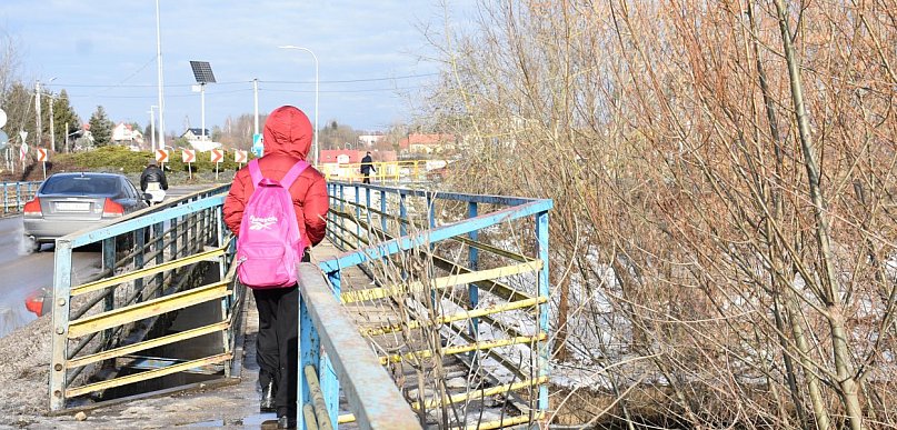 Ruch pieszy pozostanie (wideo)