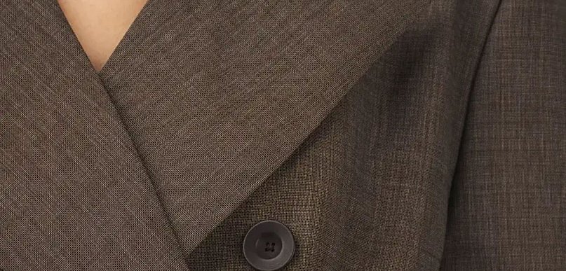 Naturalna elegancja i spójna garderoba premium